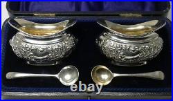 2 Antique Sterling Silver Salt Cellars & Spoons in Case Hallmarked 1908