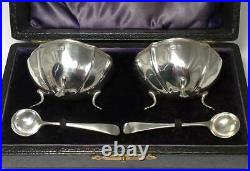 Cased Set of 2 Antique Sterling Silver Salt Cellars & Spoons Hallmarked 1908